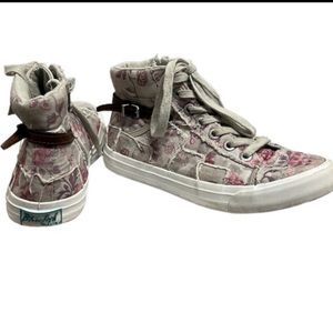 Entire shop buy 2 get 1 free. Blowfish Floral High Top Sneakers Size 7